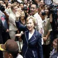 Mampirlah Kembali, Ibu Hillary