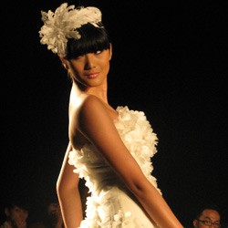 Laser Me Beautiful: Keindahan Hasil Teknologi Karya Chenny Han