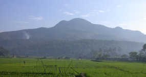 Tiga Peziarah Tampomas Tewas Disambar Gledek