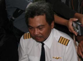 Dituntut 4 Tahun Penjara, Pilot Marwoto Menangis
