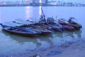 Perahu Ketek Tenggelam Dihantam Ombak, 1 Hilang