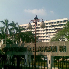 Pembentukan Holding BUMN Terancam Molor Lagi