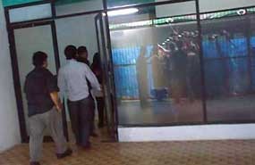 Syok, Atun Coba Bunuh Diri