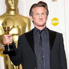 Sean Penn Dukung Gay Lewat Milk