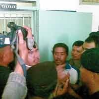 Kuasa Hukum Jhon Kei Bersitegang dengan Petugas Brimob