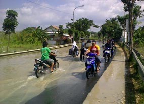 Banjir di Gresik Telan Dua Korban