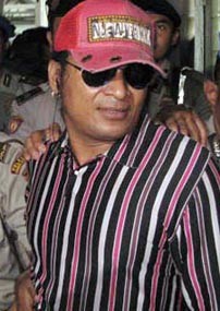 Duduk di Kursi Pesakitan, Jhon Kei Cs Dikelilingi Brimob