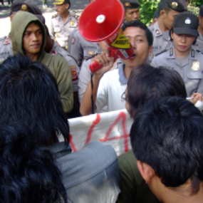Demo Warnai Kunjungan JK ke ITB