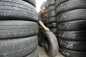Mengais Rezeki di Ancol