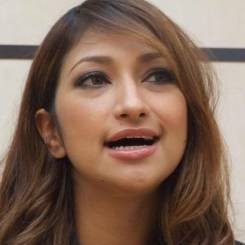 Rahma Azhari Berfoto Seksi Karena Emosi