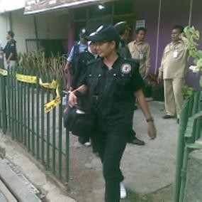 Sepatu Pelaku Berukuran 43