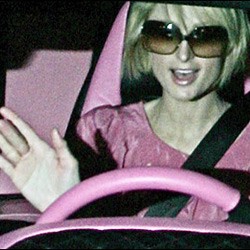 Paris Hilton Hias Mobil Dengan Berlian Rp 3,4 M