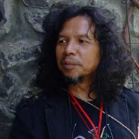 Bermain Musik dari Barang Sampah