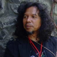 Bermain Musik dari Barang Sampah