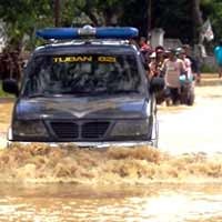 Banjir Bandang Putus Jalur Jatirogo - Bojonegoro