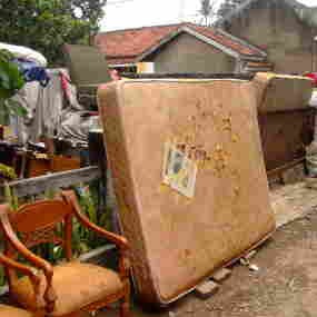 Seragam Terendam Banjir, Anak Tidak Sekolah