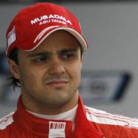Hamilton Kirim Bunga untuk Massa