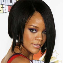 Keluarga Rihanna Berdoa Chris Brown Dipenjara