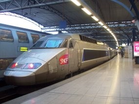 Melesat dengan Kereta Peluru TGV