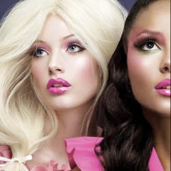 Usia 50 Tahun, Barbie Pasang Tato