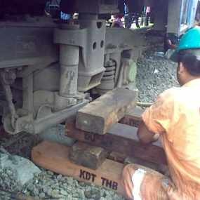 Palang Perlintasan Kereta Pramuka Patah