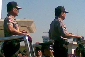Anggota Polisi Pingsan Saat Kapolri Beri Amanat