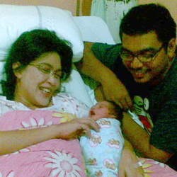 Punya Anak, Rieke Ogah Dipanggil Mama