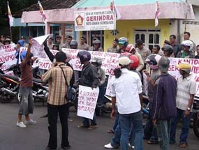 Pengurus Ingkar Janji, Kantor Gerindra Situbondo Disegel Kader