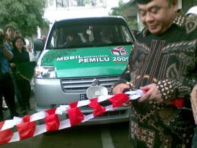 Mobil Sosialisasi Pemilu Masuk Kampung 