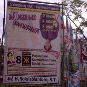 Cari Dukungan, Caleg Jungkir Balik