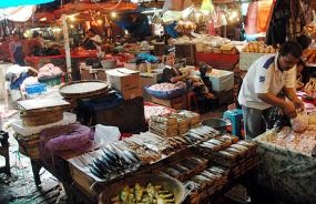 Pasar Tradisional Kian Susah Saingi Pasar Moderen  