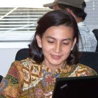 Dua Caleg Cantik Gelar Debat Online