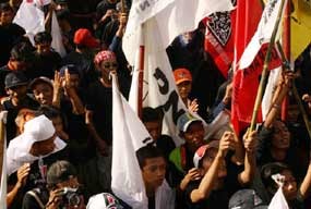 Caleg Kampanye di Jaksel, Main Bulutangkis & Bagi Sembako