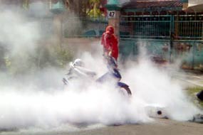 Tabrak Mobil, Motor Terbakar di Pancoran