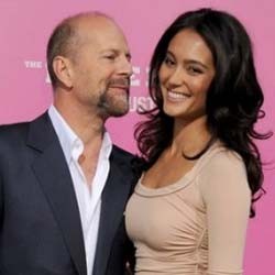 Bruce Willis Lepas Status Duda di Hari Ultah?