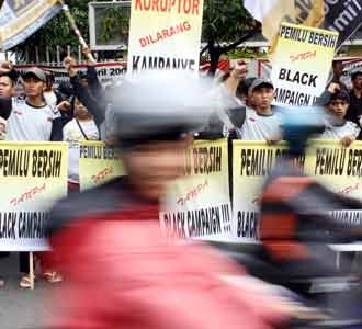 Massa PKS Demo KPU