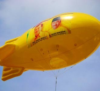 Atribut Caleg di Kampanye Golkar