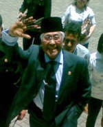 Mengeluh Sakit Jantung, Adnan Buyung Membaik