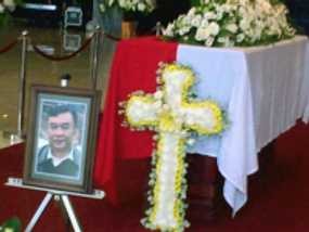 Jenazah Sutradara Ginting Dibawa ke TPU Tanah Kusir