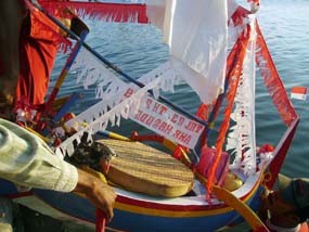 Tradisi Petik Laut di Sumenep Makan Korban Jiwa