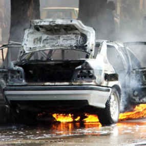 Mercy Silver E 300 Terbakar di Bintaro