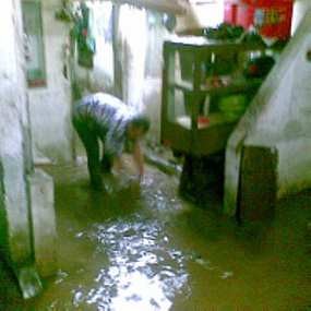 Air Mulai Surut, Warga Mulai Kembali ke Rumah