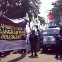 Garis Kecewa Gagal Bertemu Gubernur Jabar