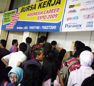 Pencari Kerja Padati Gedung Landmark
