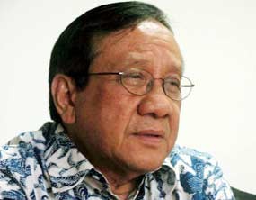 Akbar Tandjung Yakin SBY Tidak Bermain dalam Kisruh DPT