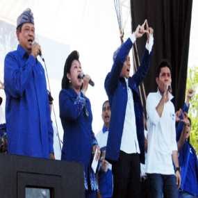 Rapat Umum Bikin Capres Banyak Latihan Nyanyi