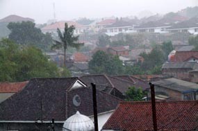 Cirendeu Diguyur Hujan Es 5 Menit