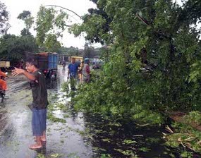 Hujan-Angin, Warga Klaten Ketakutan & Menangis