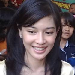 Dian Sastrowardoyo Belum Akan Nikah di 2009