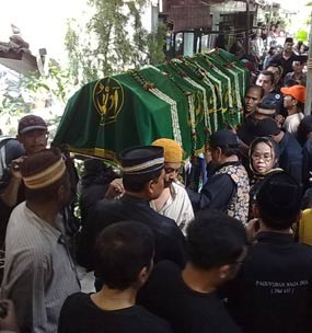 Timbul Meninggal, Tarsan Minta Kibarkan Bendera 1/2 Tiang
